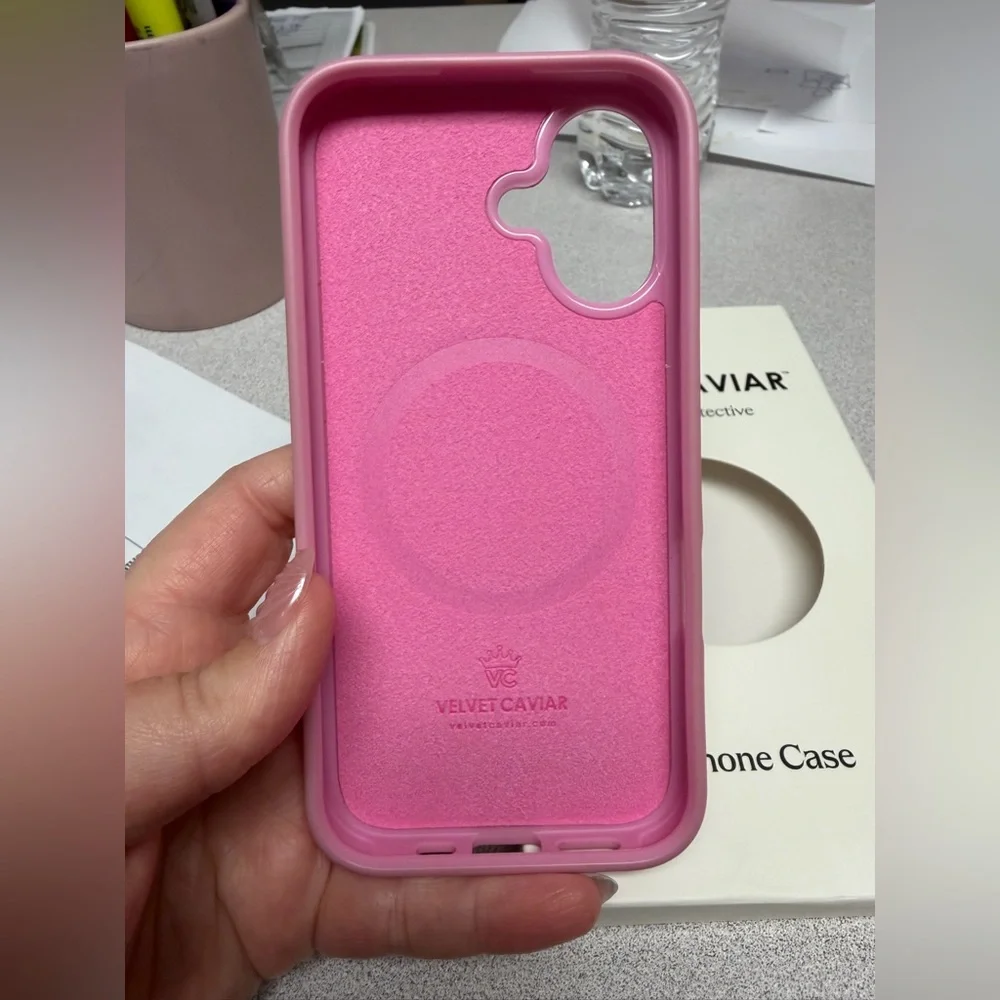 Velvet caviar, strawberry pink case MagSafe like new iPhone 16